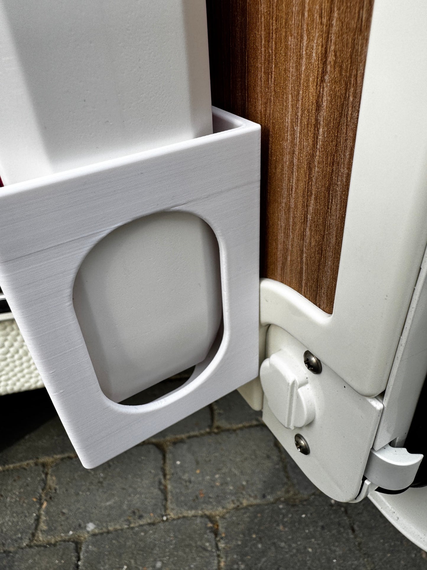 Opbevaringsrum til Thetford Toiletvæske (750ml) – Til Serviceklap