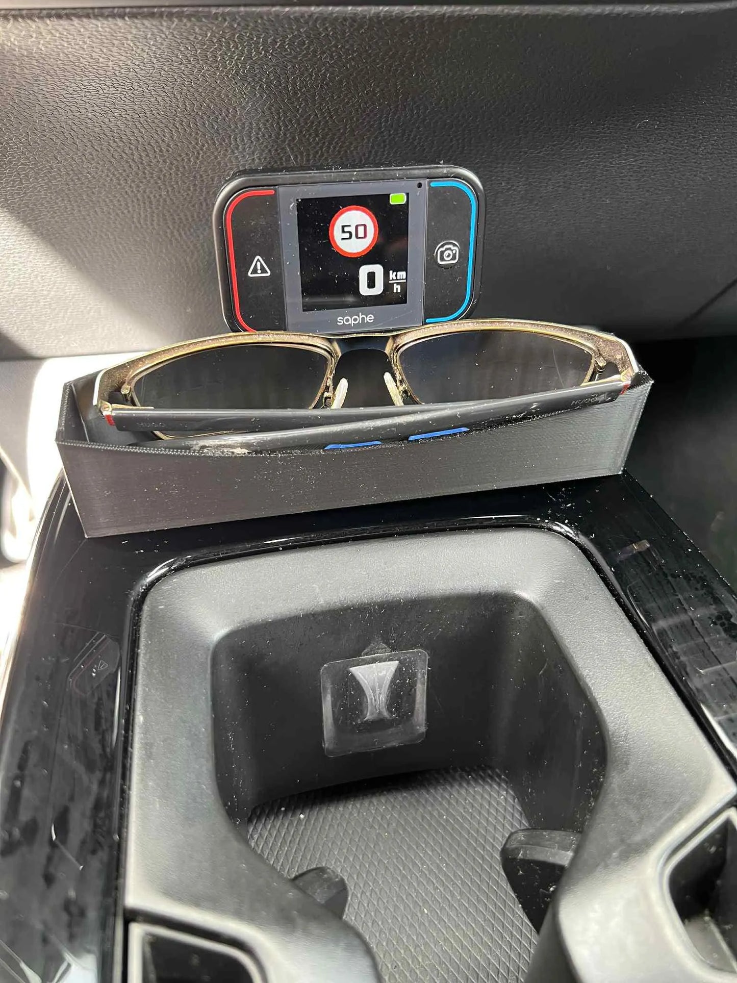 VW ID.4 Glass Holder for Saphe Drive PRO – Customizable, Durable, Easy Mount