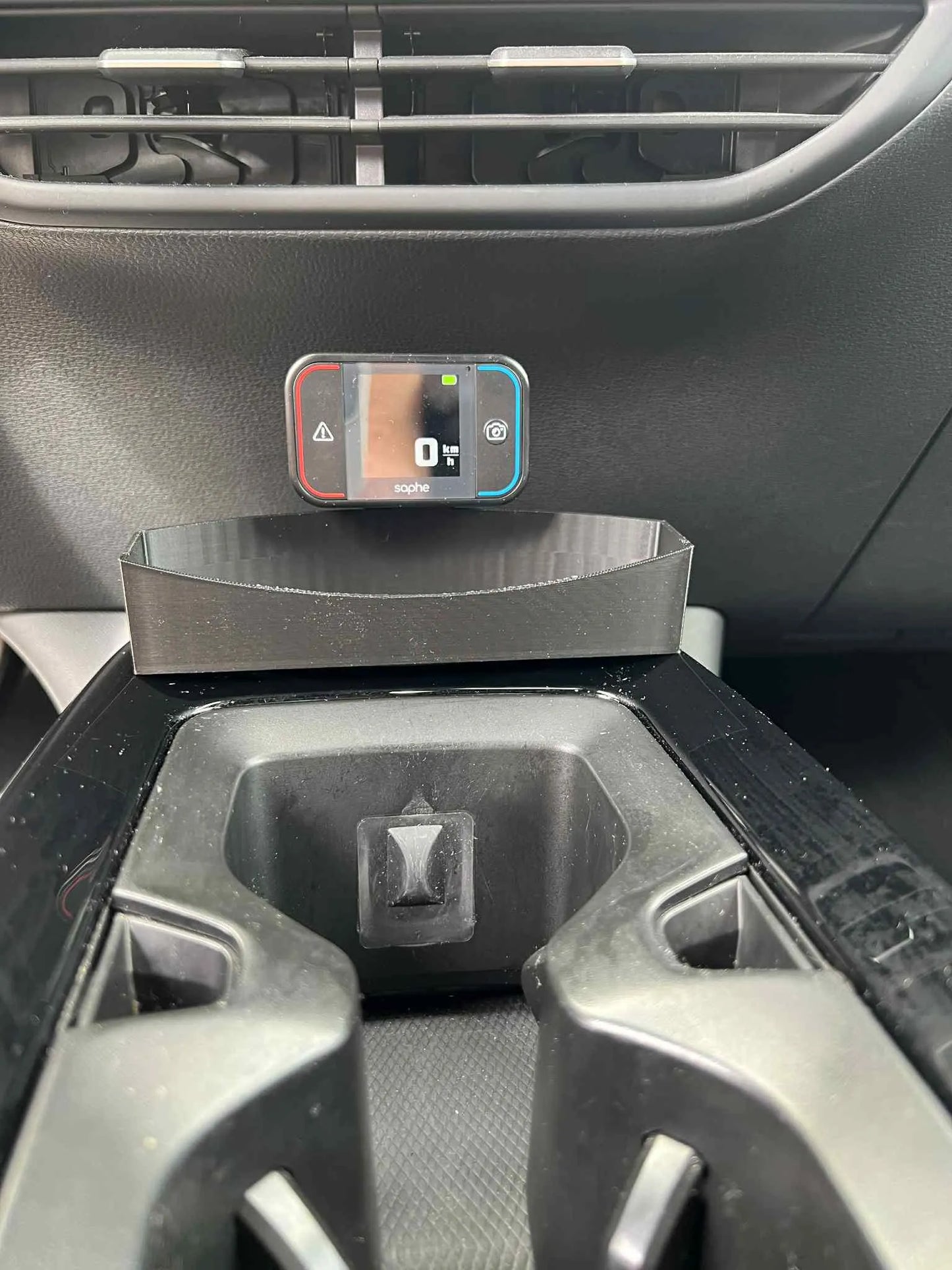 VW ID.4 Glass Holder for Saphe Drive PRO – Customizable, Durable, Easy Mount