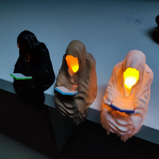 3D-printede spøgelser med bog og lys – sæt med 3 dekorative hyldefigurer