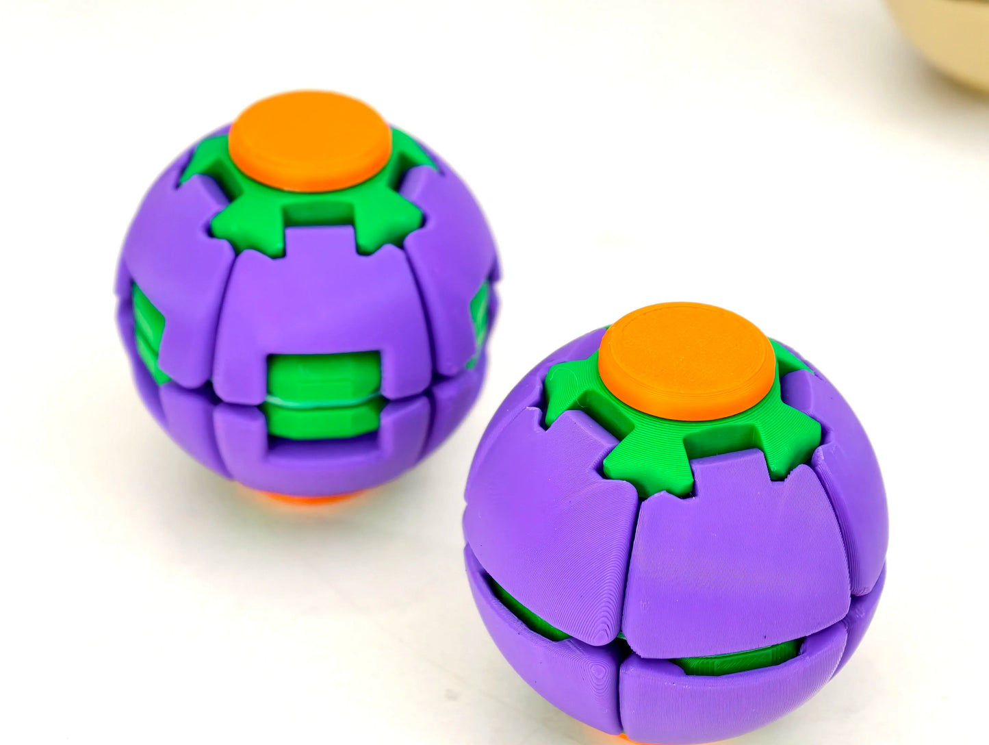 HelixCore – Press-to-Spin Squishy Ball