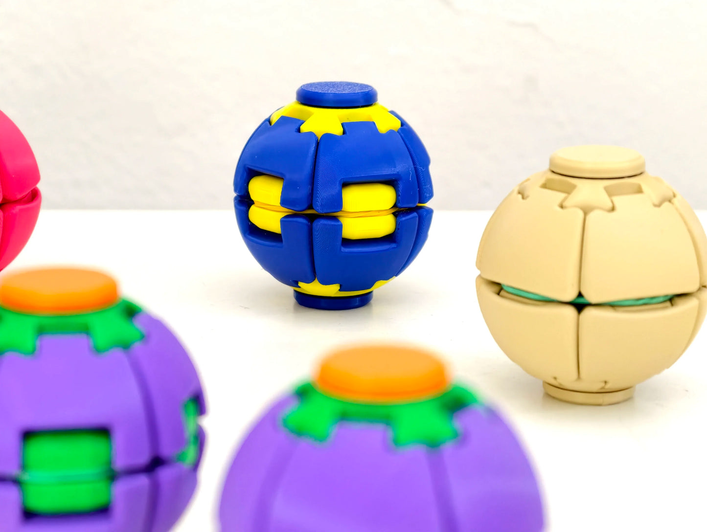 HelixCore – Press-to-Spin Squishy Ball