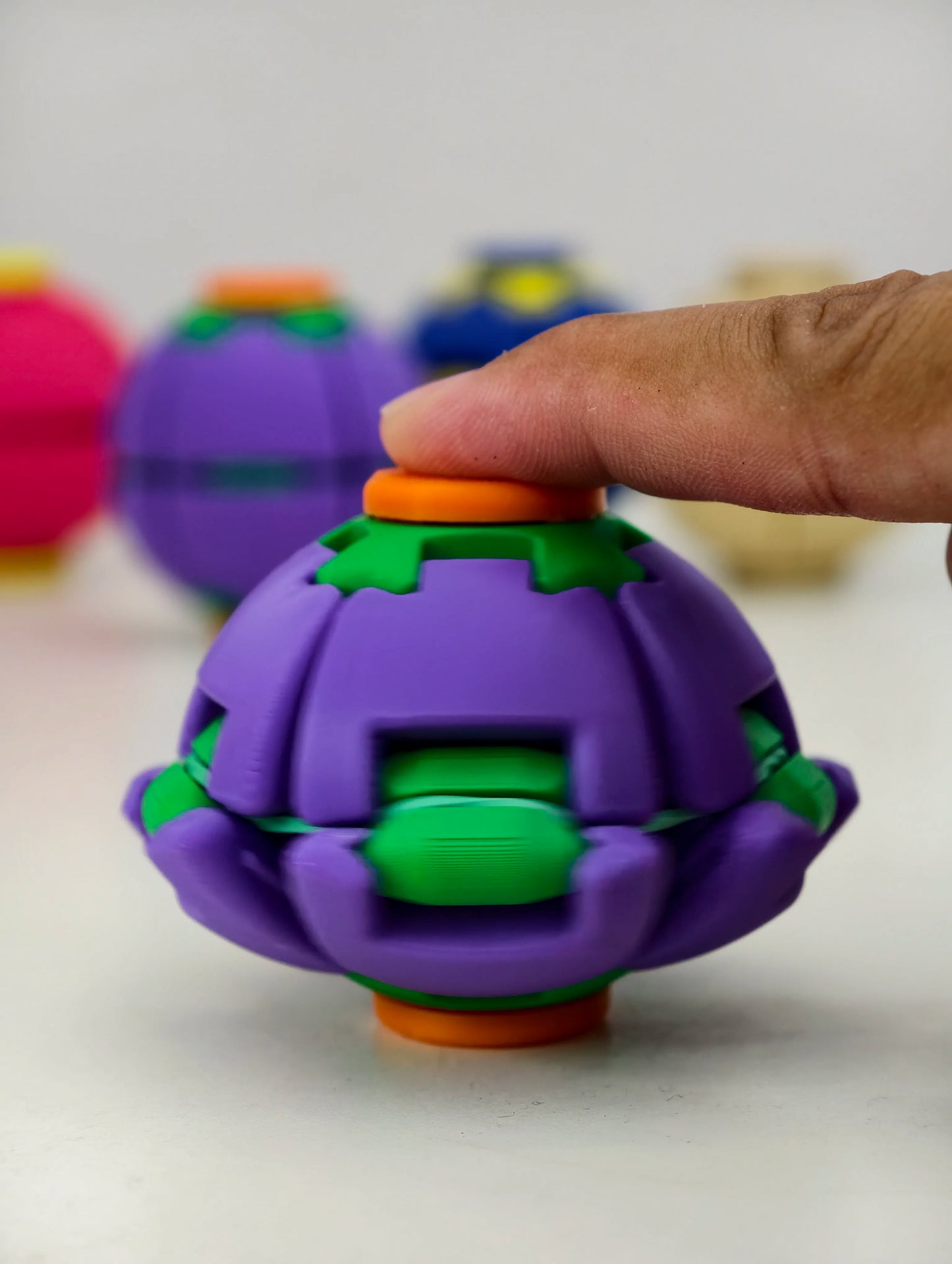 HelixCore – Press-to-Spin Squishy Ball
