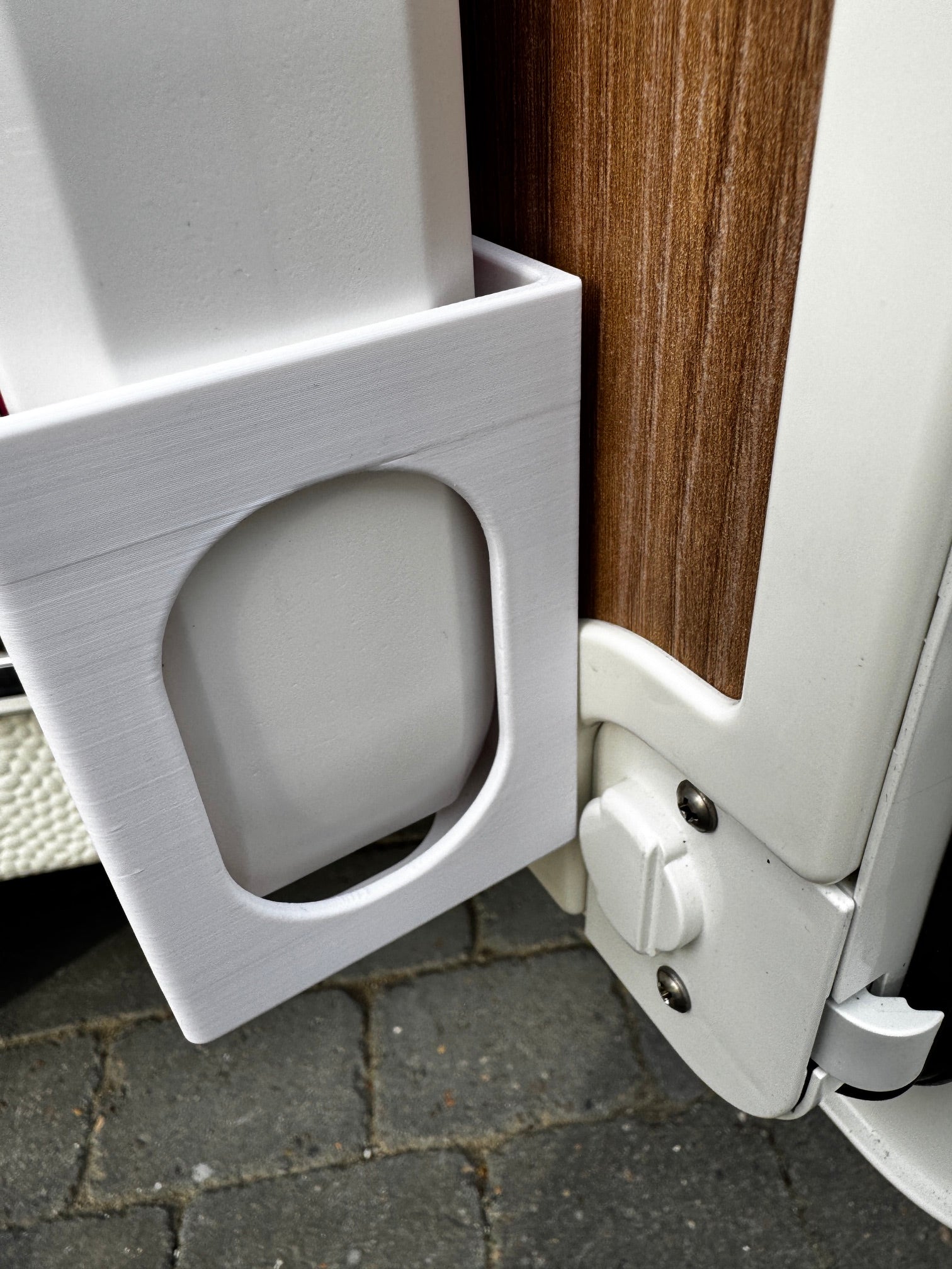 Opbevaringsrum til Thetford Toiletvæske (750ml) – Til Serviceklap