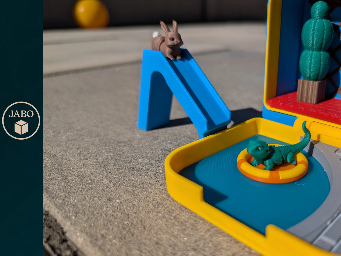 Mini Pet Carrier Display Set – Small World Diorama